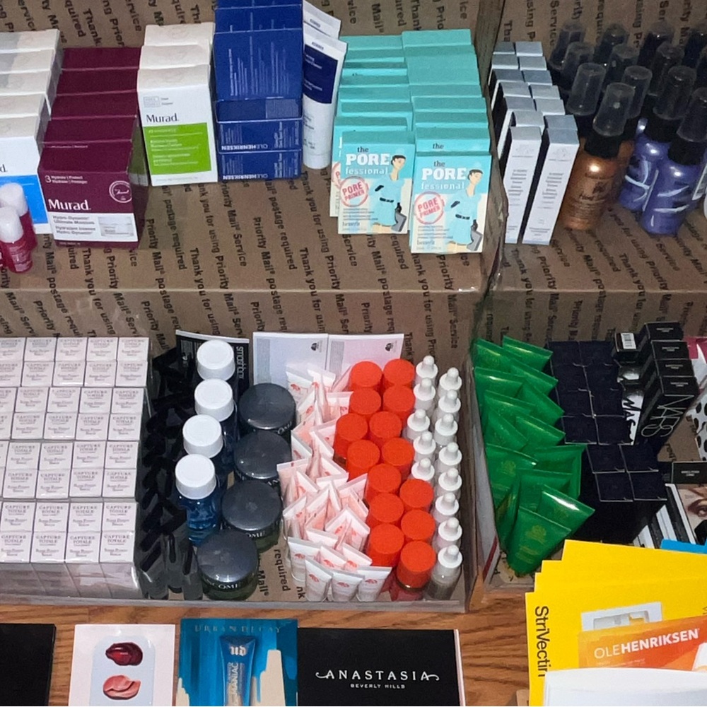 New high end 31pc Skin makeup perfume & hair travel mini & sample size lot